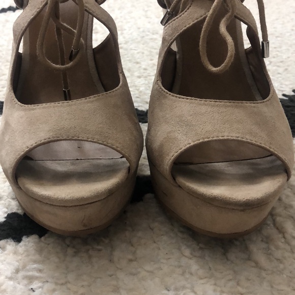 BP Beige Wedge Sandal Heels Suede Fabric 9M - Picture 10 of 10